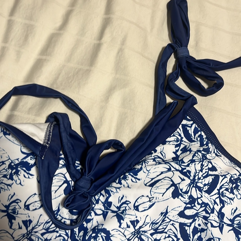 Bathing suit - Picture 3 of 7